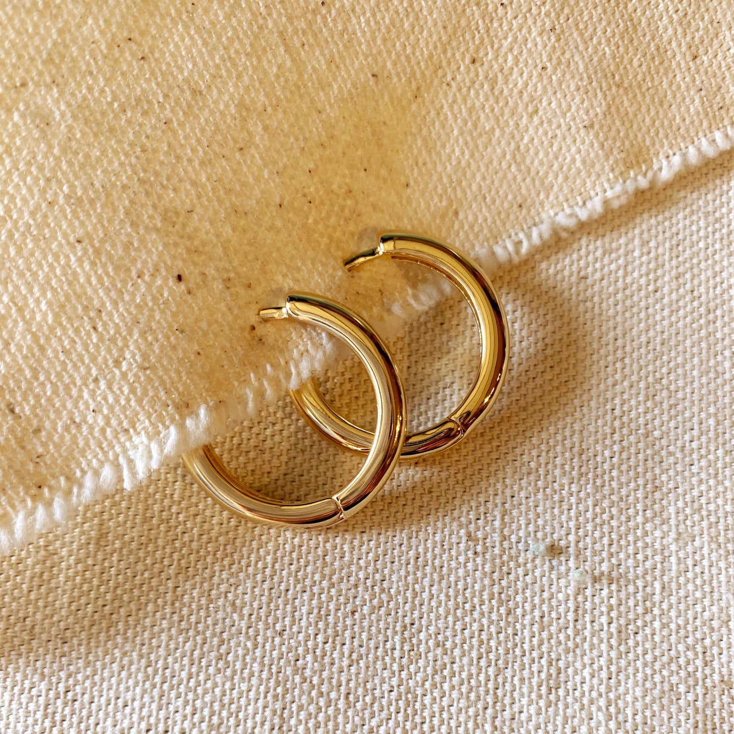 Flattened Round Clicker Hoop