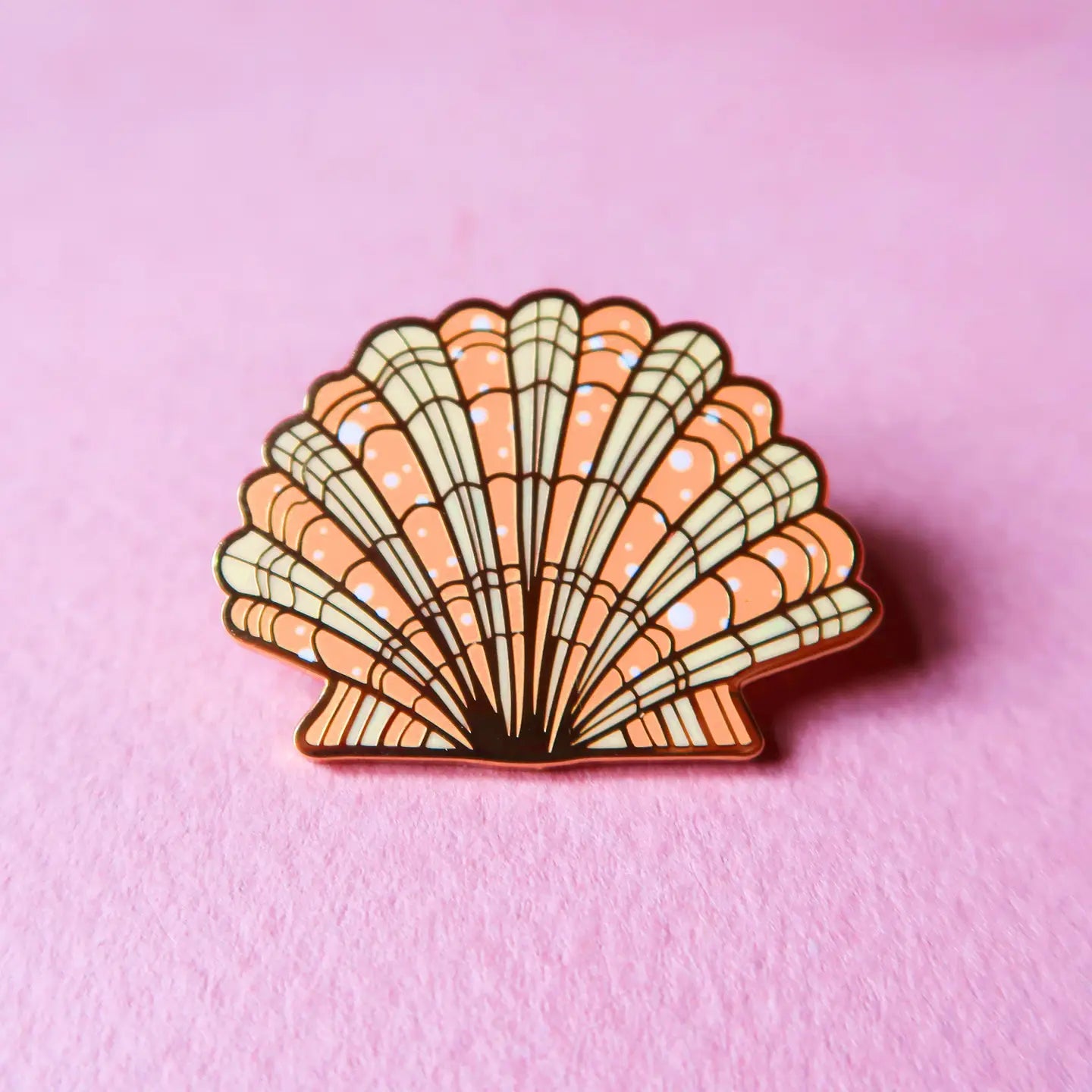 Scallop pin