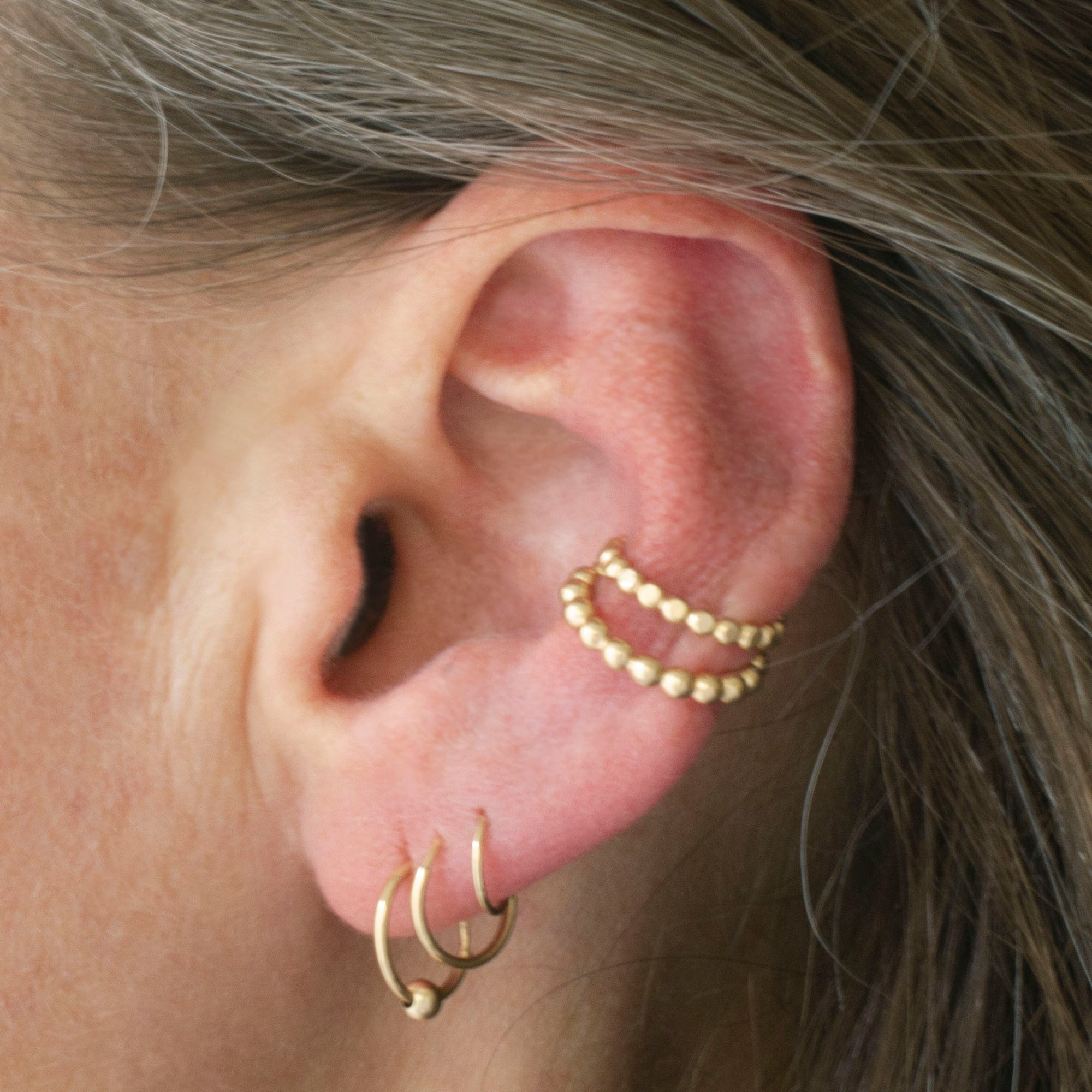 Pearly Hammered Earcuff //ONE PIECE