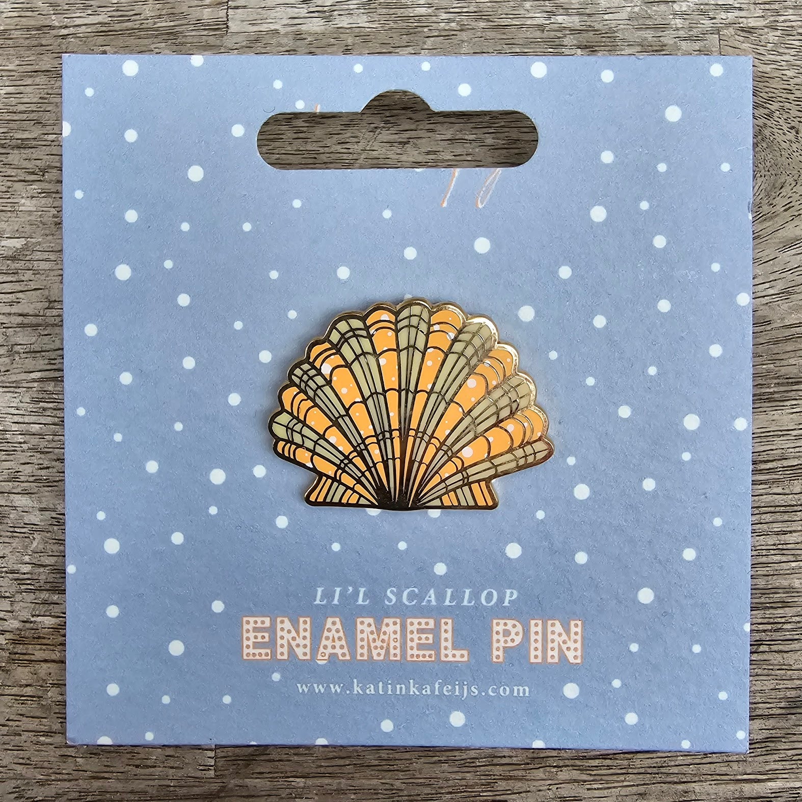 Scallop pin