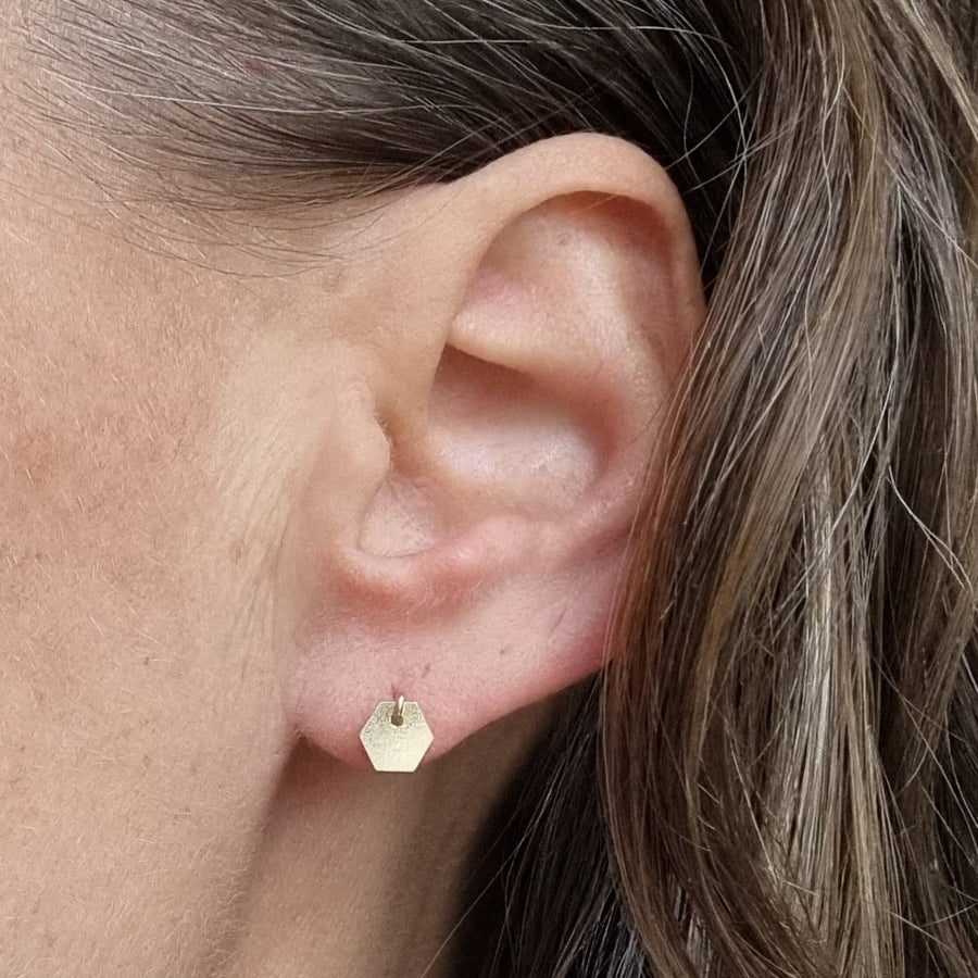 Honeycomb Dangle stud //PER STUK